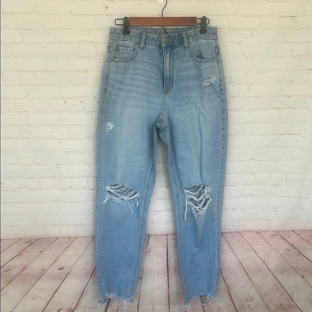 AMERICAN EAGLE CURVY MOM JEANS distressed jeans size 8
